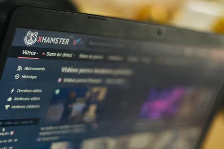 Quattro siti porno sono stati bloccati ...