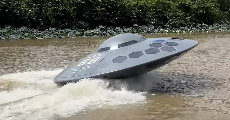 YouTuber crea un jet boat a ...